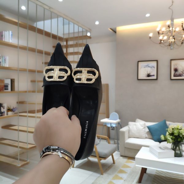 BALENCIAGA's 2023 winter and spring bursting new models are launched nationwide ??. Fangwei/B's girlfriends version New-shaped double B buckle flower head tassel series. (5.5cm small heel with tassel version Muller slippers, 5.5cm stiletto heel - Image 4