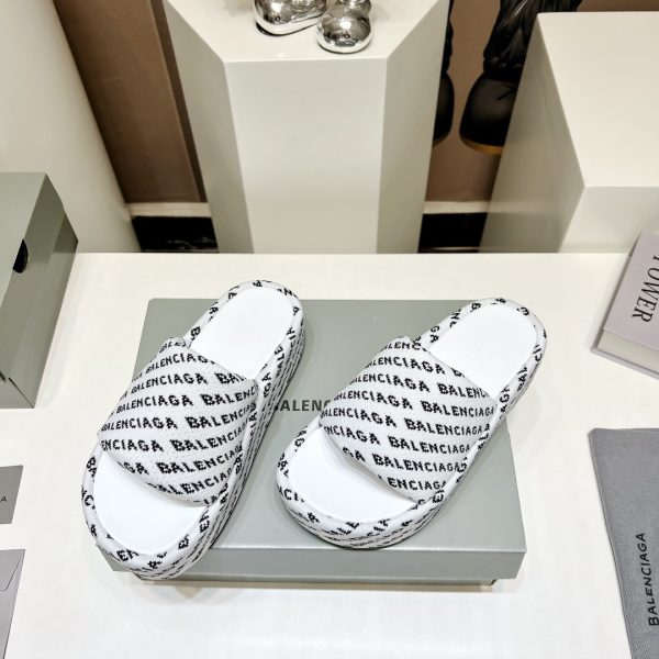 Must-have slippers in this IN era Balenciaga Internet celebrity with the same style muffin sandals - Image 9