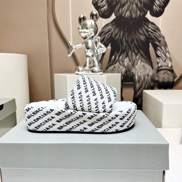 Must-have slippers in this IN era Balenciaga Internet celebrity with the same style muffin sandals - Image 7
