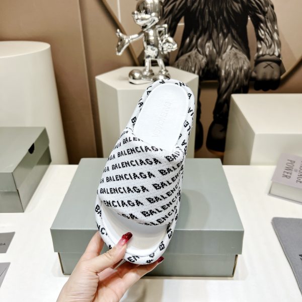 Must-have slippers in this IN era Balenciaga Internet celebrity with the same style muffin sandals - Image 5