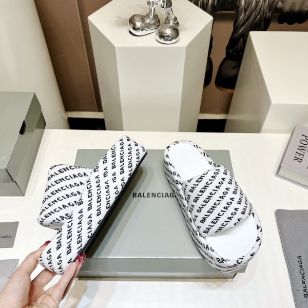 Must-have slippers in this IN era Balenciaga Internet celebrity with the same style muffin sandals - Image 3