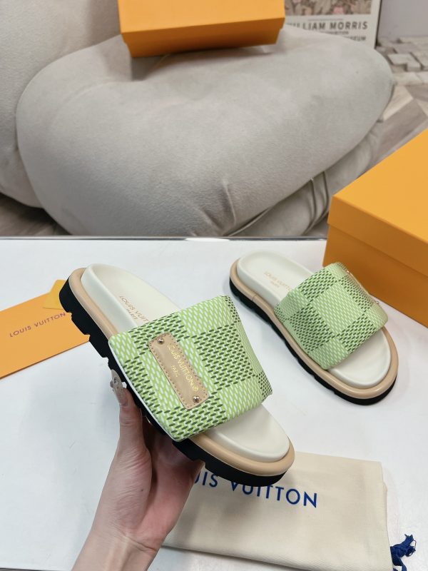 Louis Vuitton Couple's Showcase features the latest denim slippers - Image 4
