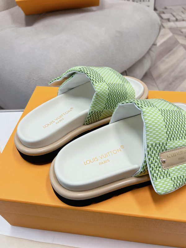 Louis Vuitton Couple's Showcase features the latest denim slippers - Image 6