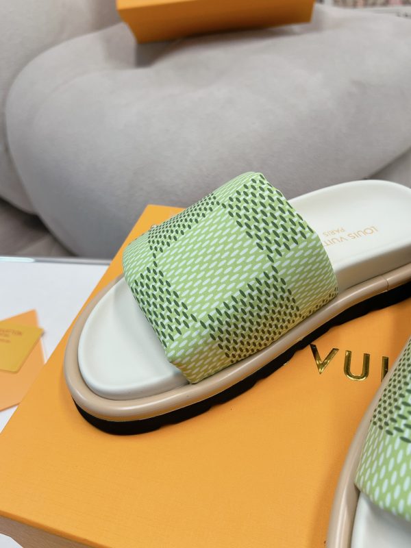 Louis Vuitton Couple's Showcase features the latest denim slippers - Image 7