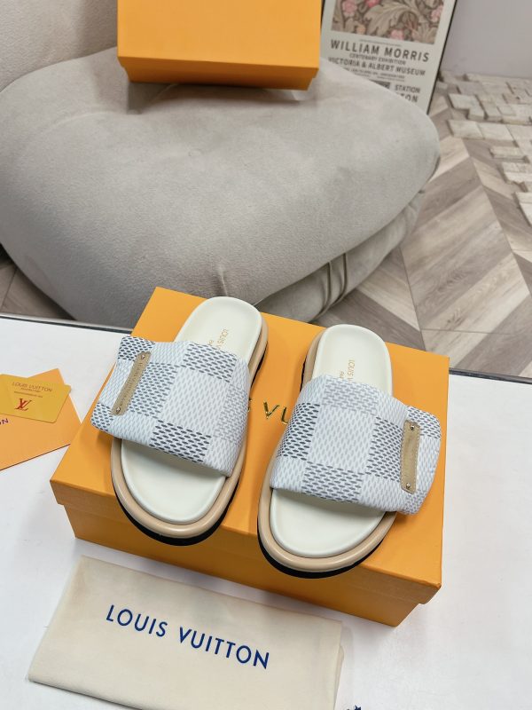 Louis Vuitton Couple’s Showcase features the latest denim slippers Blue