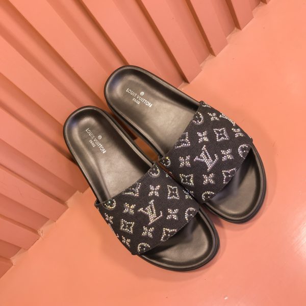 Louis Vuitton vintage classic men’s slippers F