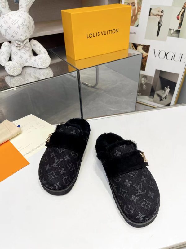 2023 new arrivals Louis Vuitton flat slippers black
