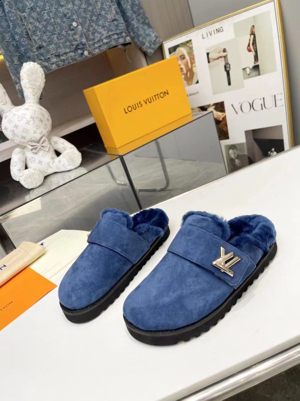 2023 new arrivals Louis Vuitton flat slippers Blue - Image 4