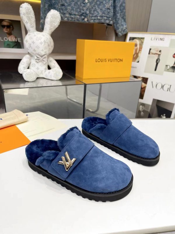 2023 new arrivals Louis Vuitton flat slippers Blue - Image 5
