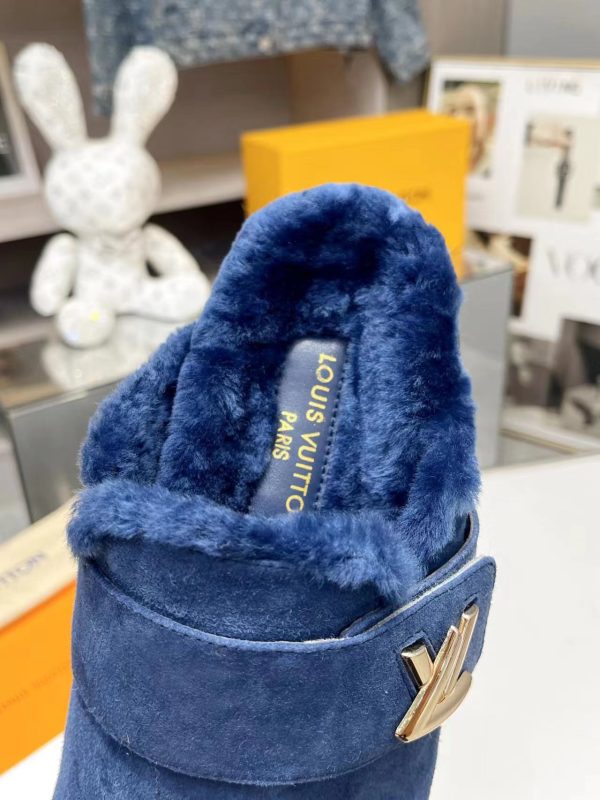 2023 new arrivals Louis Vuitton flat slippers Blue - Image 8